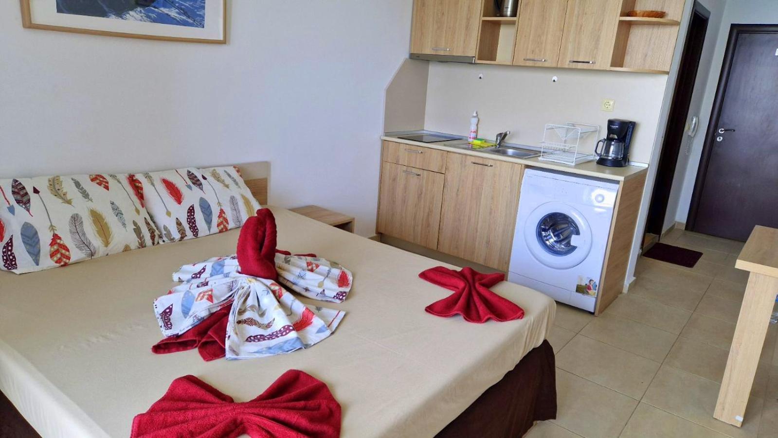 и студия в комплекс акротирия Apartment Nesebar