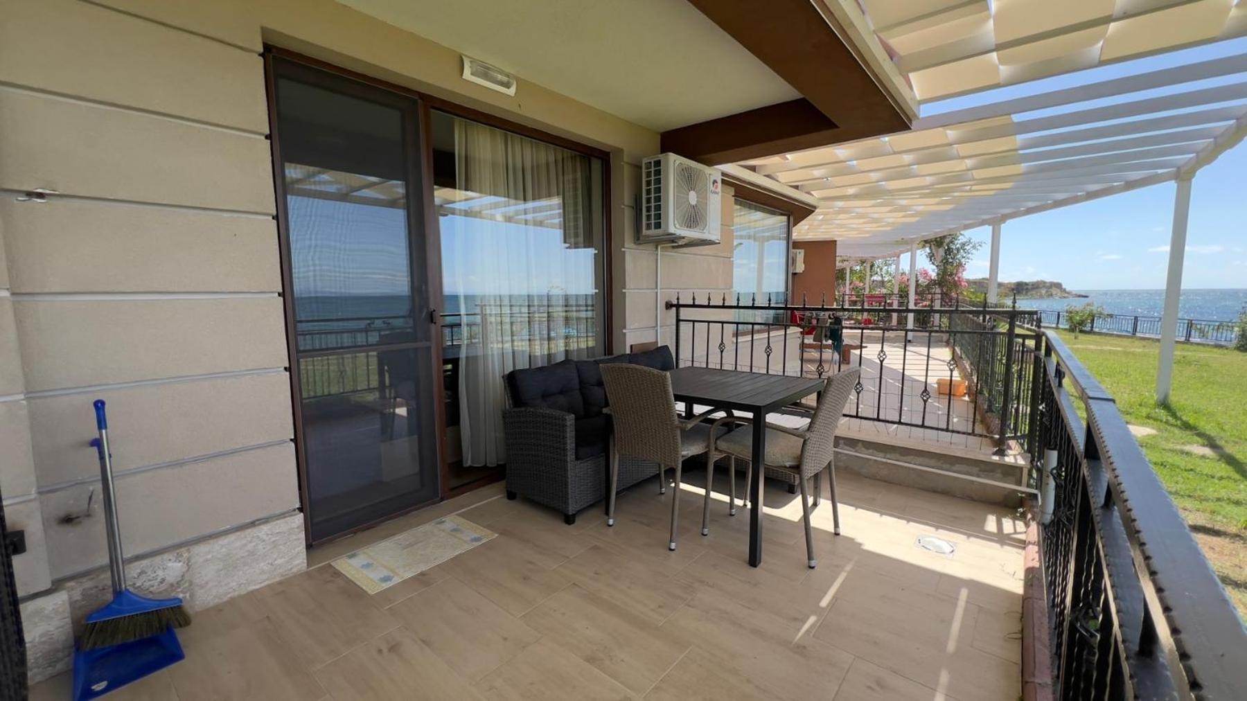 и студия в комплекс акротирия Apartment Nesebar